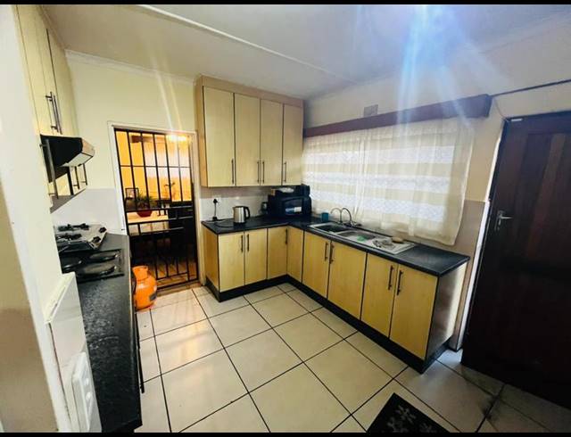 5 BEDROOM HOUSE FOR SALE IN VAN RIEBEECK PARK